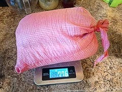 Масса накидки около 800&nbsp;граммов