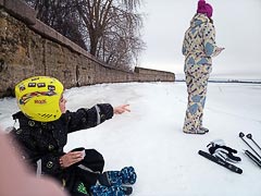 Мальчик жестами показал, что его зовут Эол где его родители…