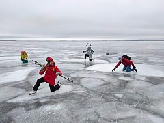 Группа на&nbsp;перемороженных льдинах